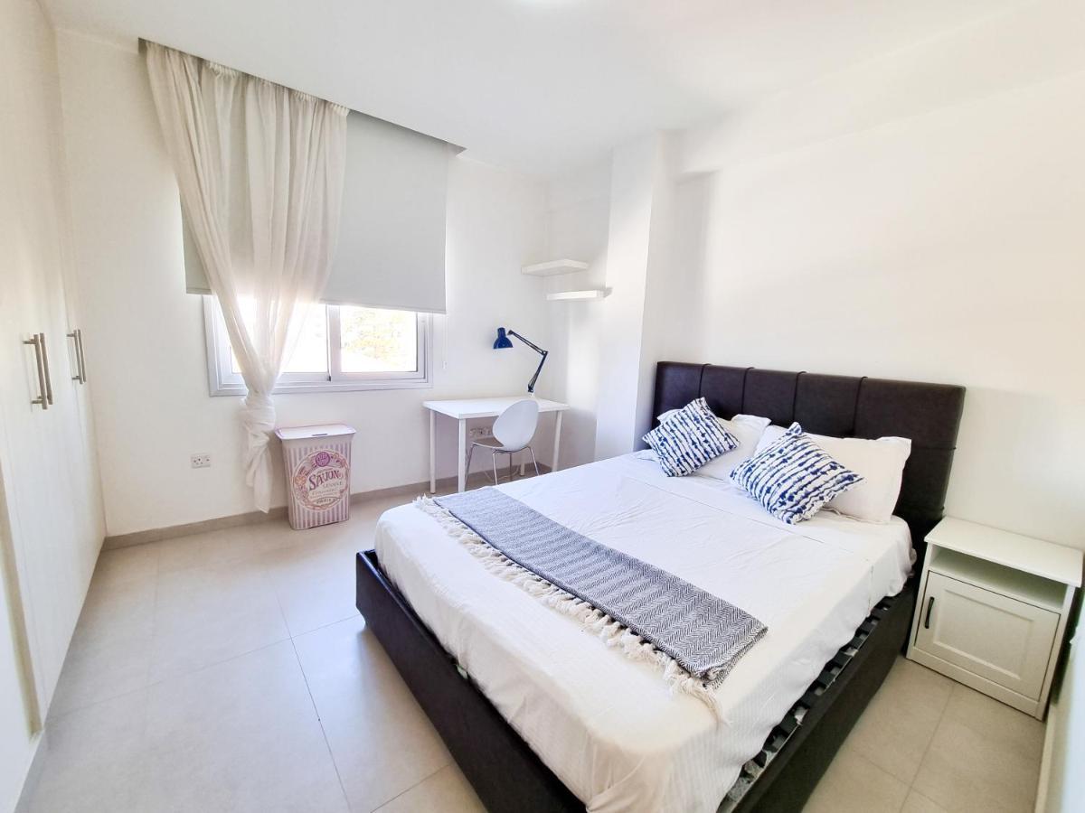 Seaside Elegance Retreat Apartment Larnaca Luaran gambar