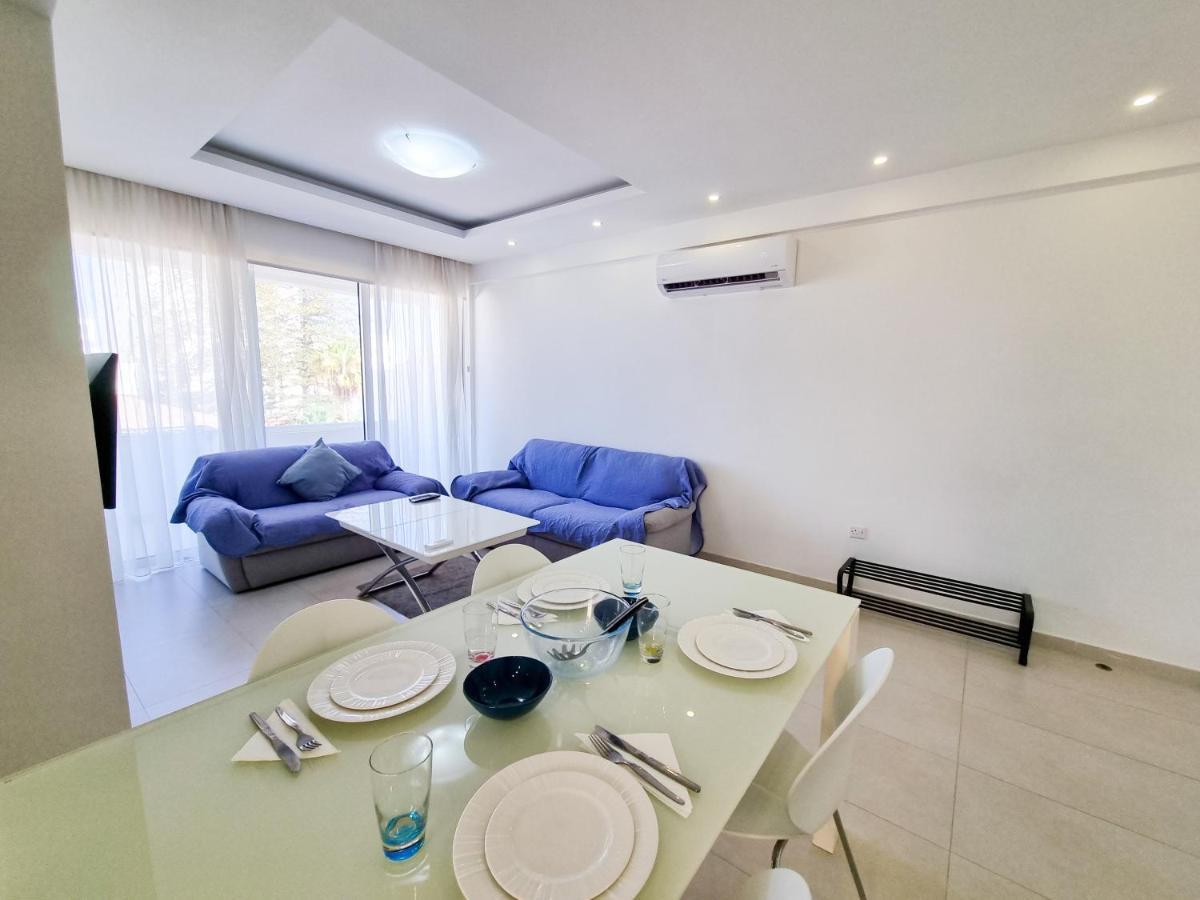 Seaside Elegance Retreat Apartment Larnaca Luaran gambar